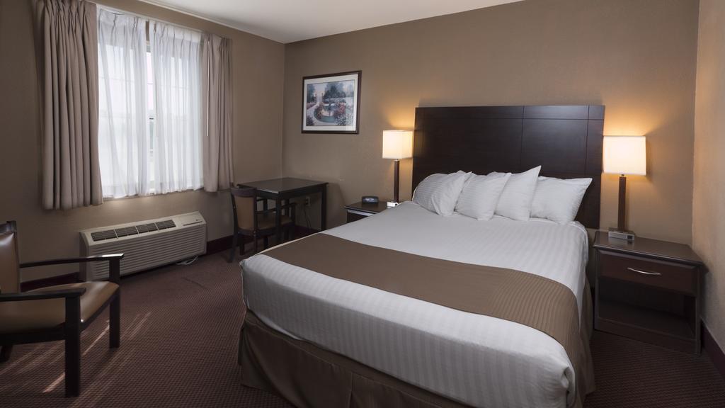 Moberly Inn & Suites Buitenkant foto