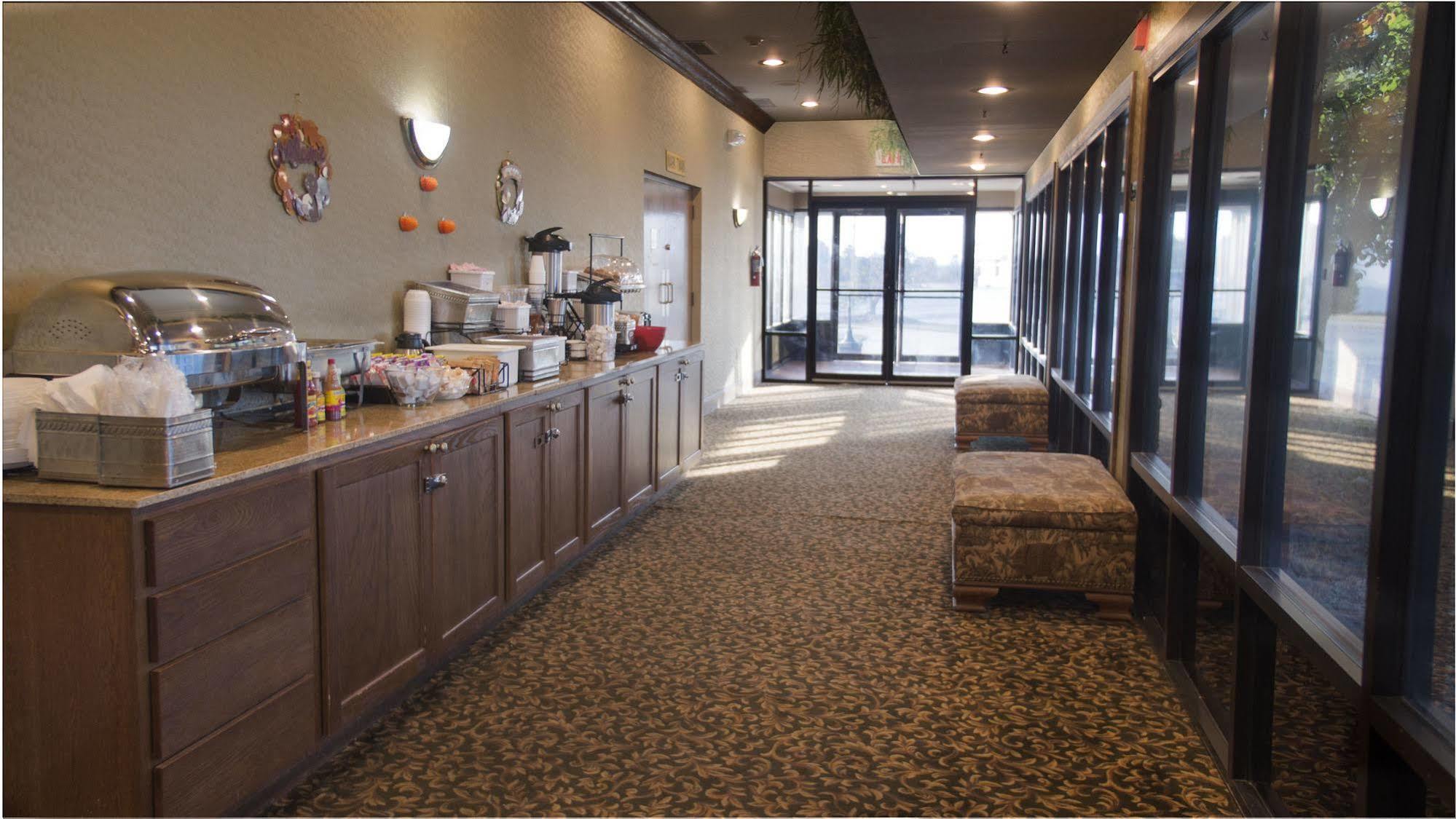 Moberly Inn & Suites Buitenkant foto