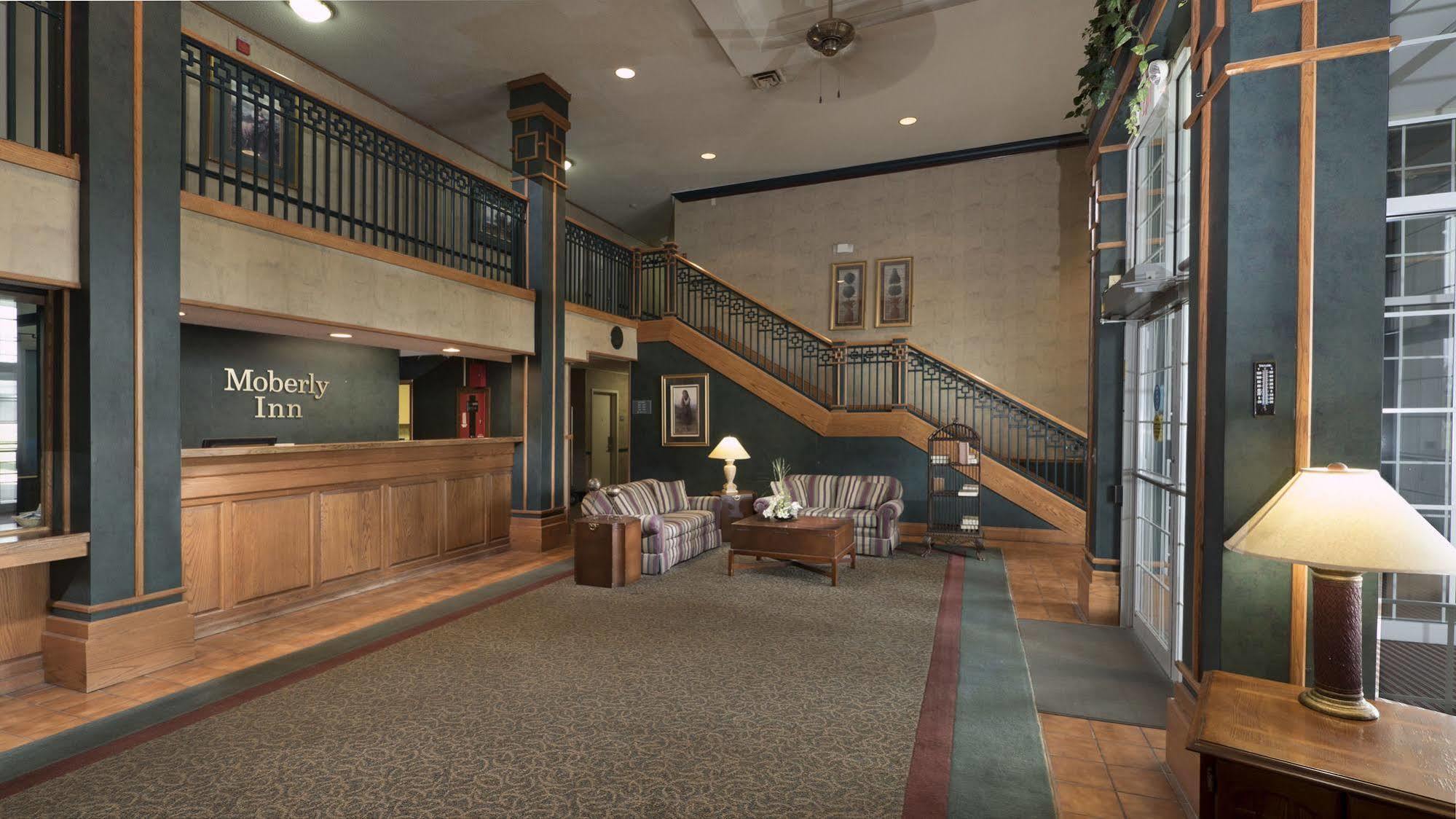 Moberly Inn & Suites Buitenkant foto